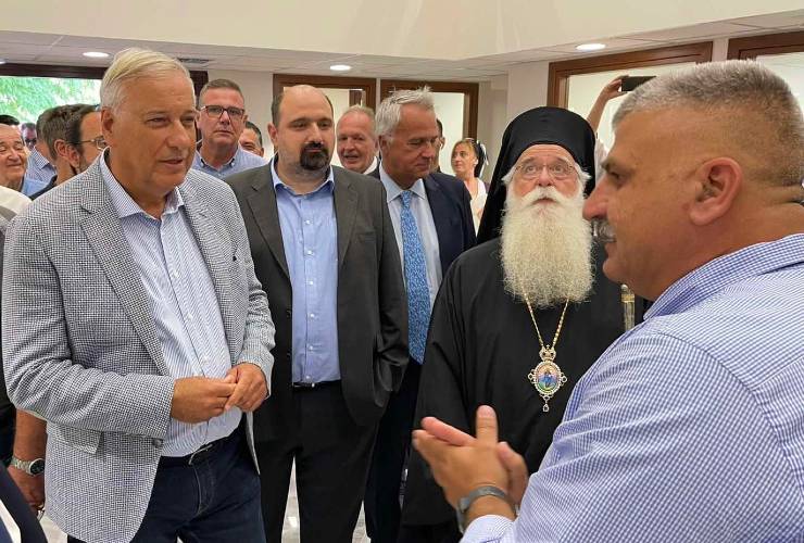 Ο Χρήστος Τριαντόπουλος στα εγκαίνια του Δημαρχείου του Δήμου Νοτίου Πηλίου στην Αργαλαστή. Διακρίνονται επίσης οι κκ. Μάκης Βορίδης, Μιχάλης Σταυριανουδάκης και Μιχάλης Μιτζικός, καθώς και ο Μητροπολίτης Δημητριάδος και Αλμυρού Ιγνάτιος